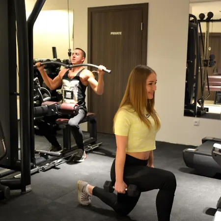 Zlatni Bor 酒店 4*