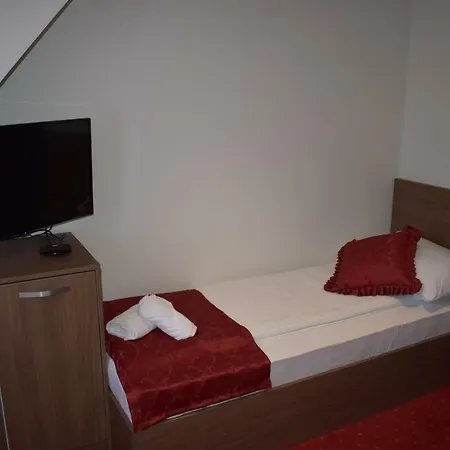 Zlatni Bor Otel Sokolac (East Sarajevo)