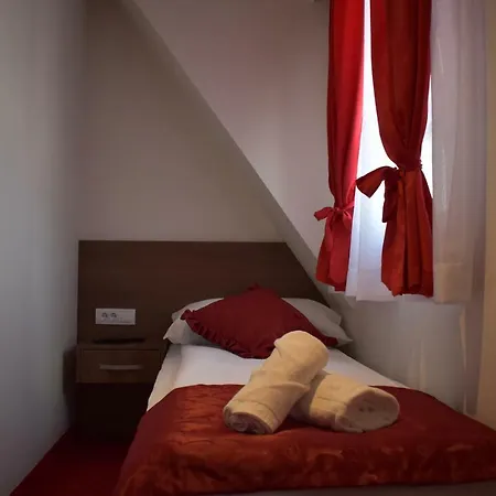 Zlatni Bor Otel