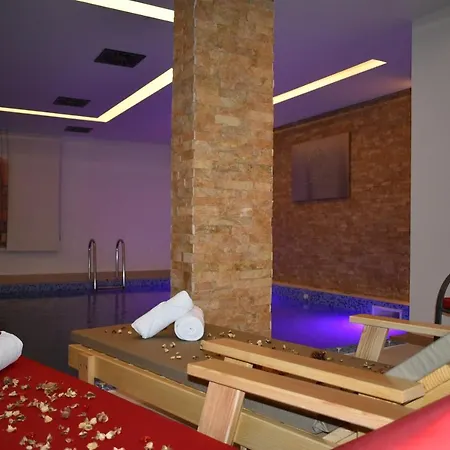 Zlatni Bor 酒店 Sokolac (East Sarajevo)